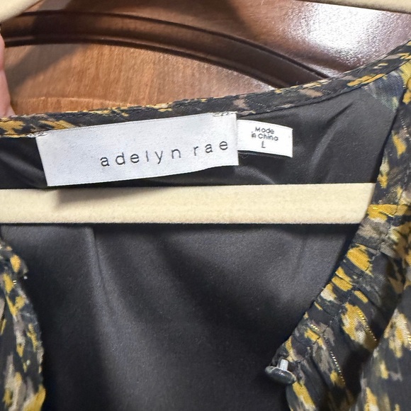 Adelyn Rae Black and Yellow Dress - Picture 3 of 4